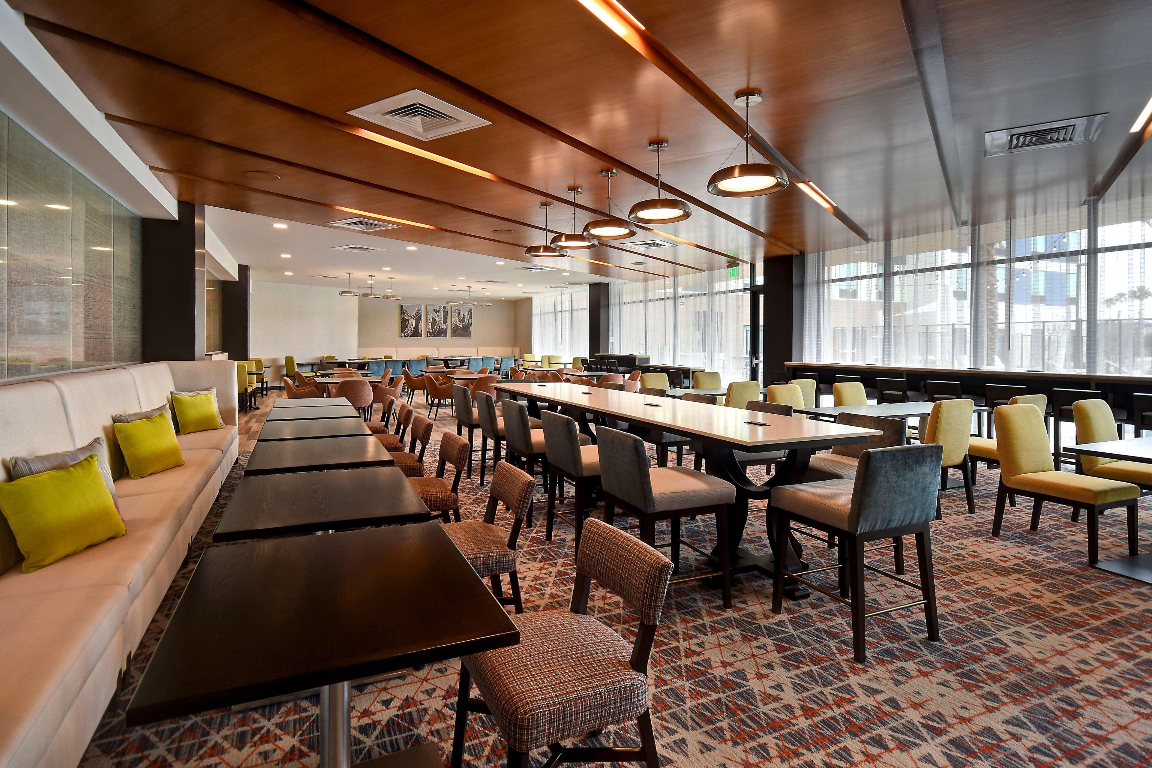 Hampton Inn & Suites Las Vegas Convention Center - No Resort Fee Εξωτερικό φωτογραφία