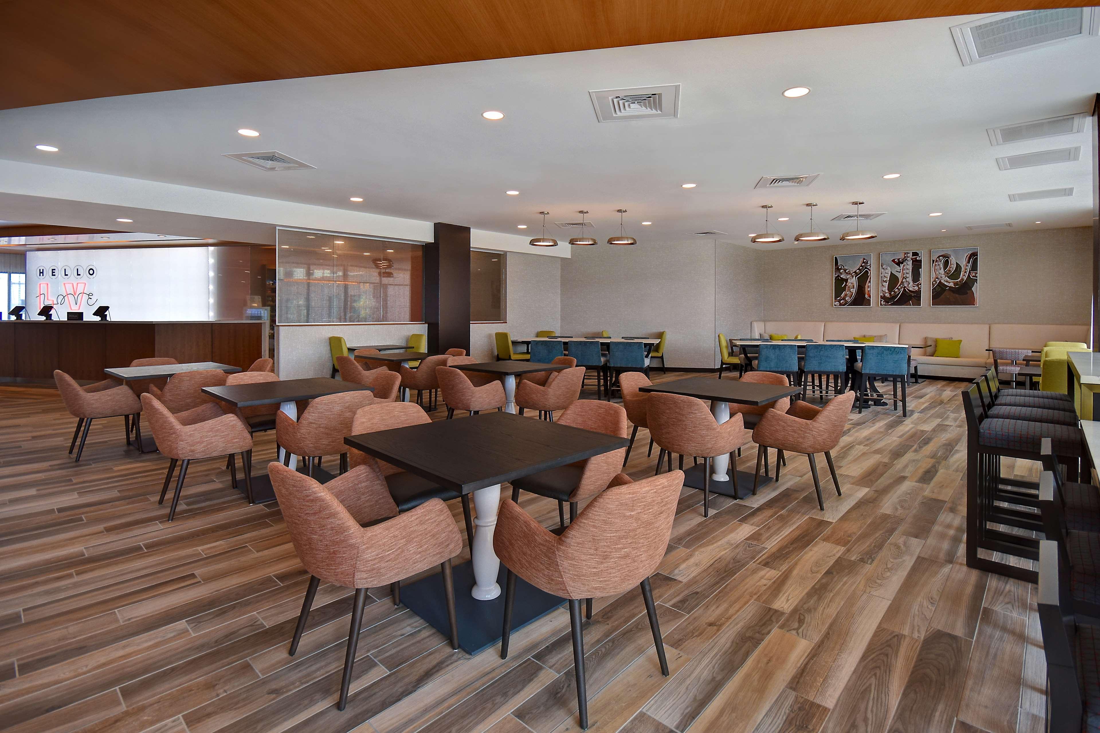 Hampton Inn & Suites Las Vegas Convention Center - No Resort Fee Εξωτερικό φωτογραφία